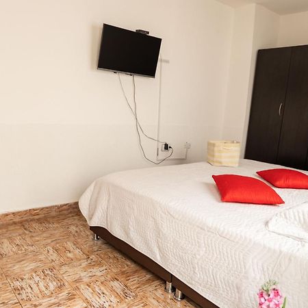 Komodo Alojamiento- Hostal Autoservicio, Ubicado Cerca Al Centro Historico - Bano Privado, Wifi , Cama 2X2 Y Agua Caliente Y Cocina Compartida Popayán Buitenkant foto