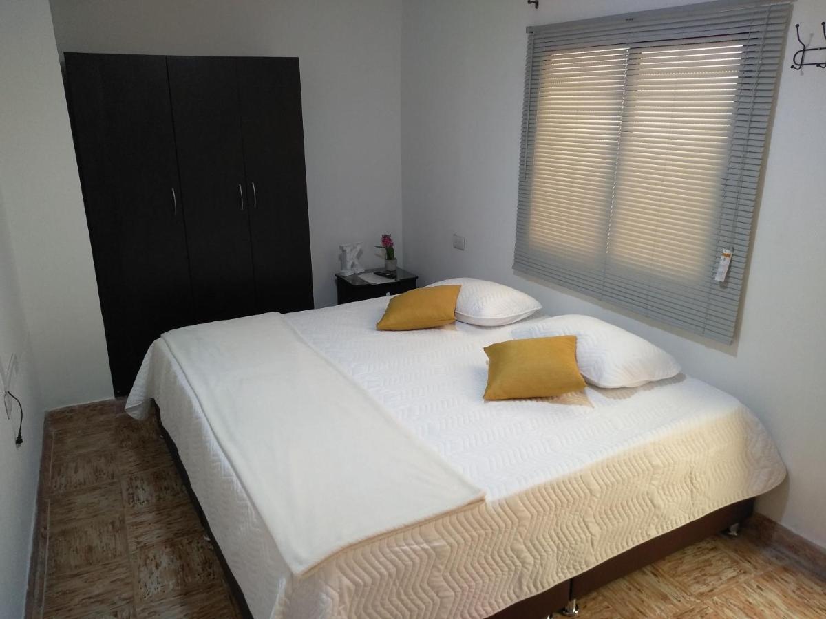 Komodo Alojamiento- Hostal Autoservicio, Ubicado Cerca Al Centro Historico - Bano Privado, Wifi , Cama 2X2 Y Agua Caliente Y Cocina Compartida Popayán Buitenkant foto