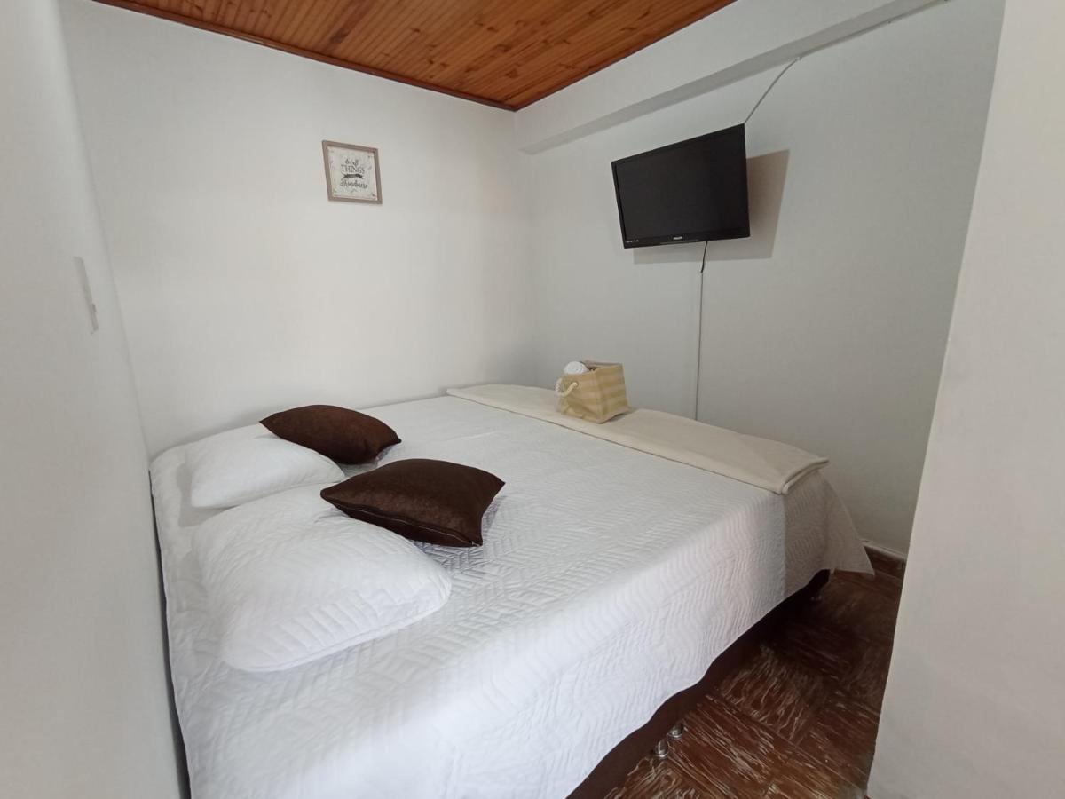 Komodo Alojamiento- Hostal Autoservicio, Ubicado Cerca Al Centro Historico - Bano Privado, Wifi , Cama 2X2 Y Agua Caliente Y Cocina Compartida Popayán Buitenkant foto