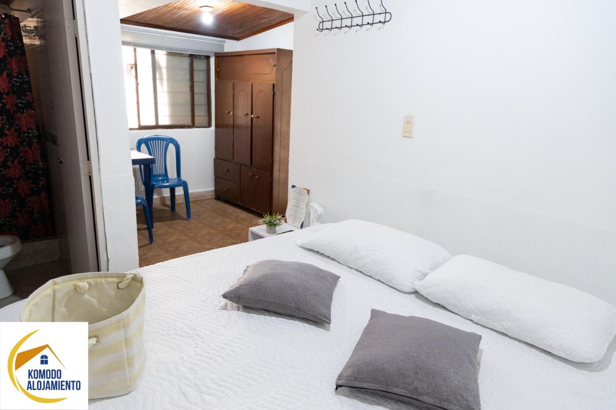 Komodo Alojamiento- Hostal Autoservicio, Ubicado Cerca Al Centro Historico - Bano Privado, Wifi , Cama 2X2 Y Agua Caliente Y Cocina Compartida Popayán Buitenkant foto