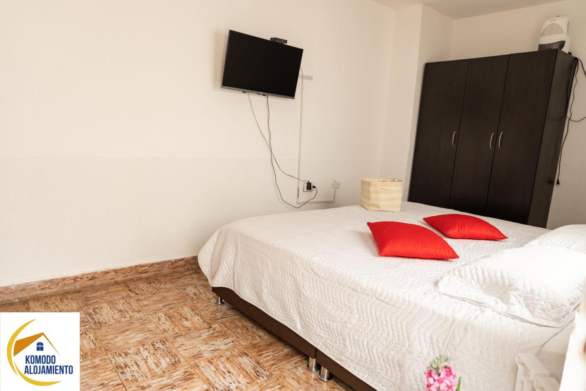 Komodo Alojamiento- Hostal Autoservicio, Ubicado Cerca Al Centro Historico - Bano Privado, Wifi , Cama 2X2 Y Agua Caliente Y Cocina Compartida Popayán Buitenkant foto