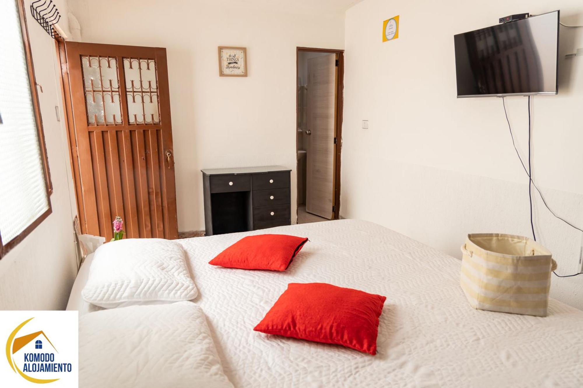 Komodo Alojamiento- Hostal Autoservicio, Ubicado Cerca Al Centro Historico - Bano Privado, Wifi , Cama 2X2 Y Agua Caliente Y Cocina Compartida Popayán Buitenkant foto