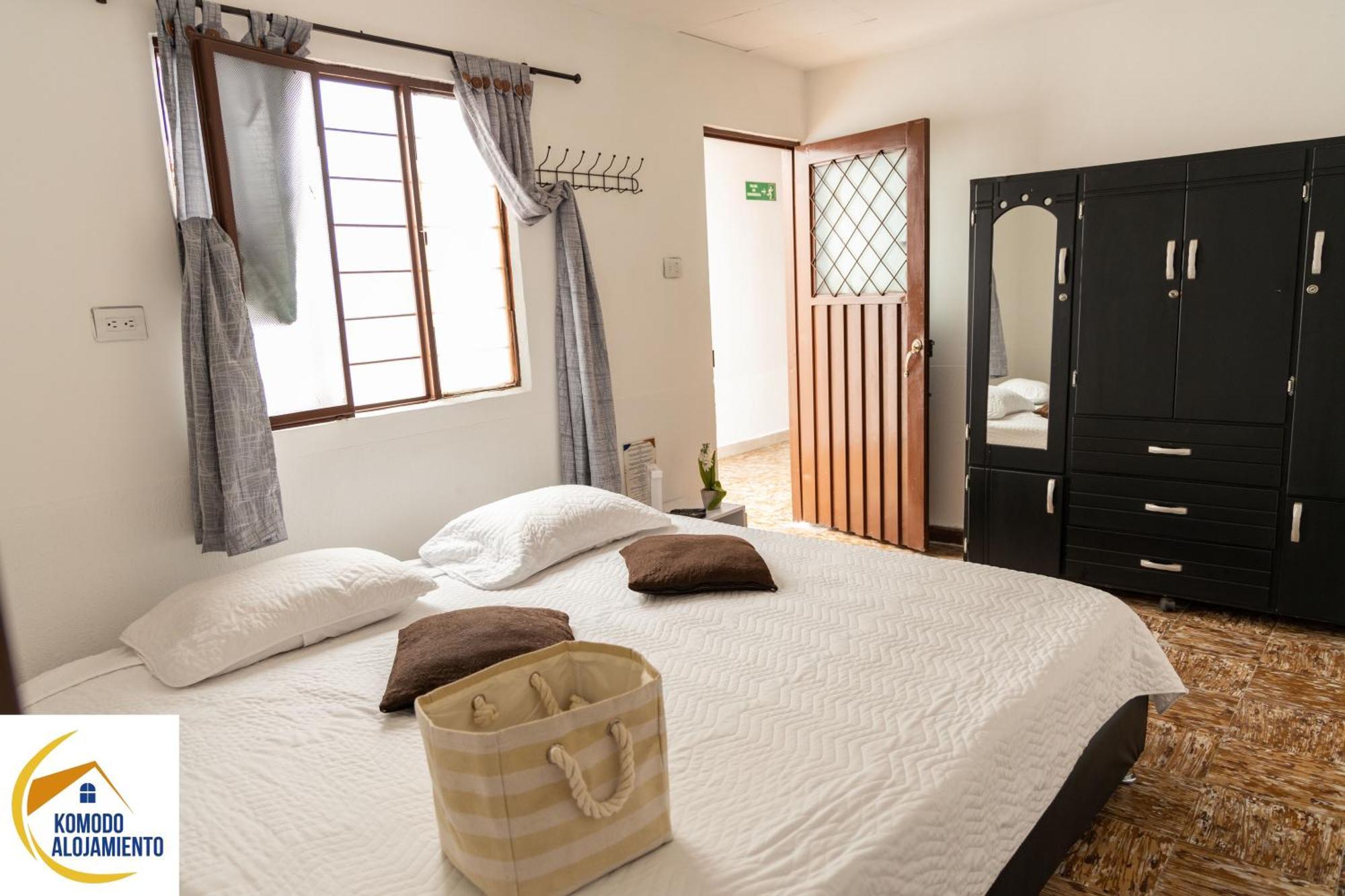 Komodo Alojamiento- Hostal Autoservicio, Ubicado Cerca Al Centro Historico - Bano Privado, Wifi , Cama 2X2 Y Agua Caliente Y Cocina Compartida Popayán Buitenkant foto