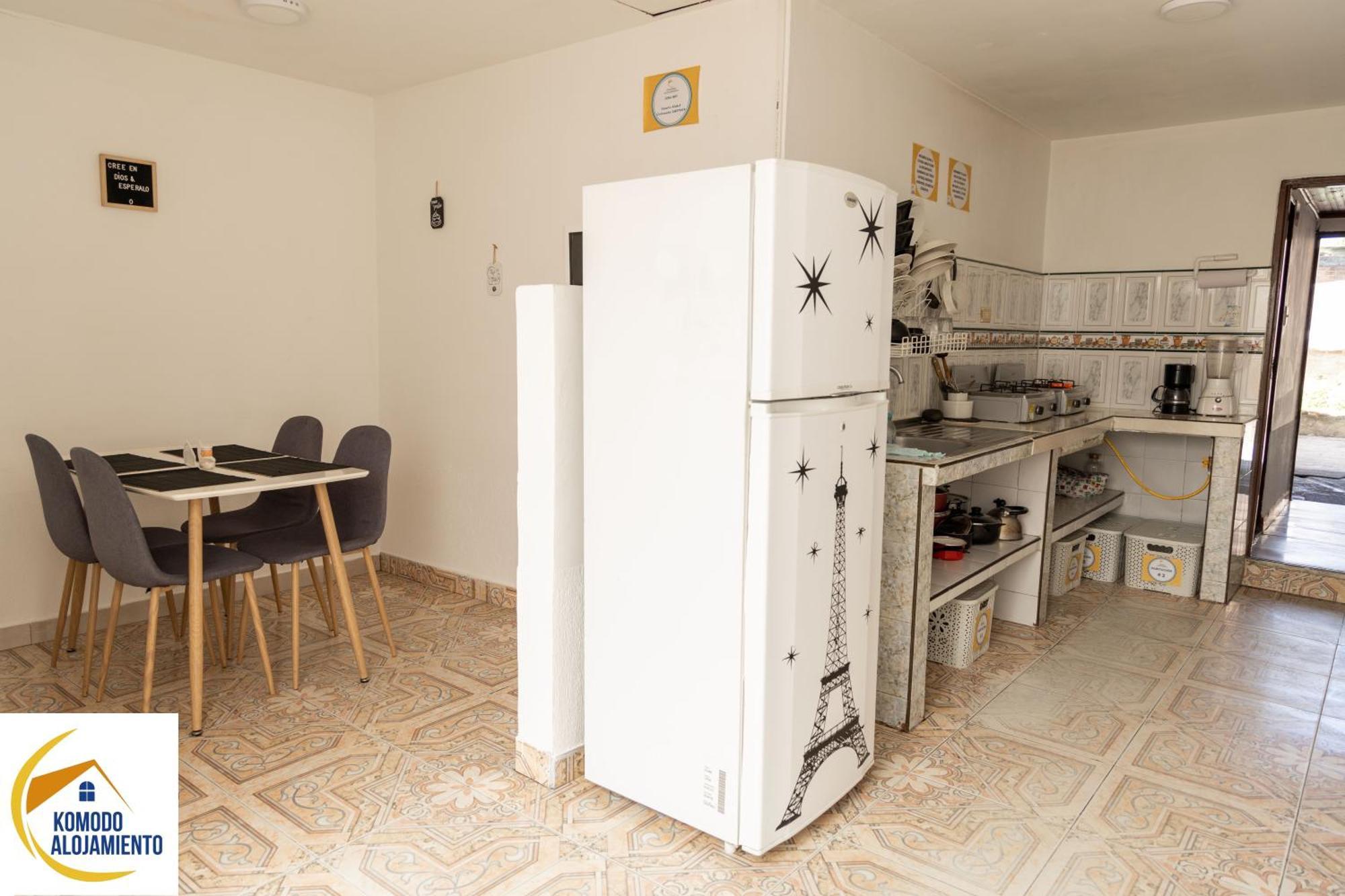 Komodo Alojamiento- Hostal Autoservicio, Ubicado Cerca Al Centro Historico - Bano Privado, Wifi , Cama 2X2 Y Agua Caliente Y Cocina Compartida Popayán Buitenkant foto